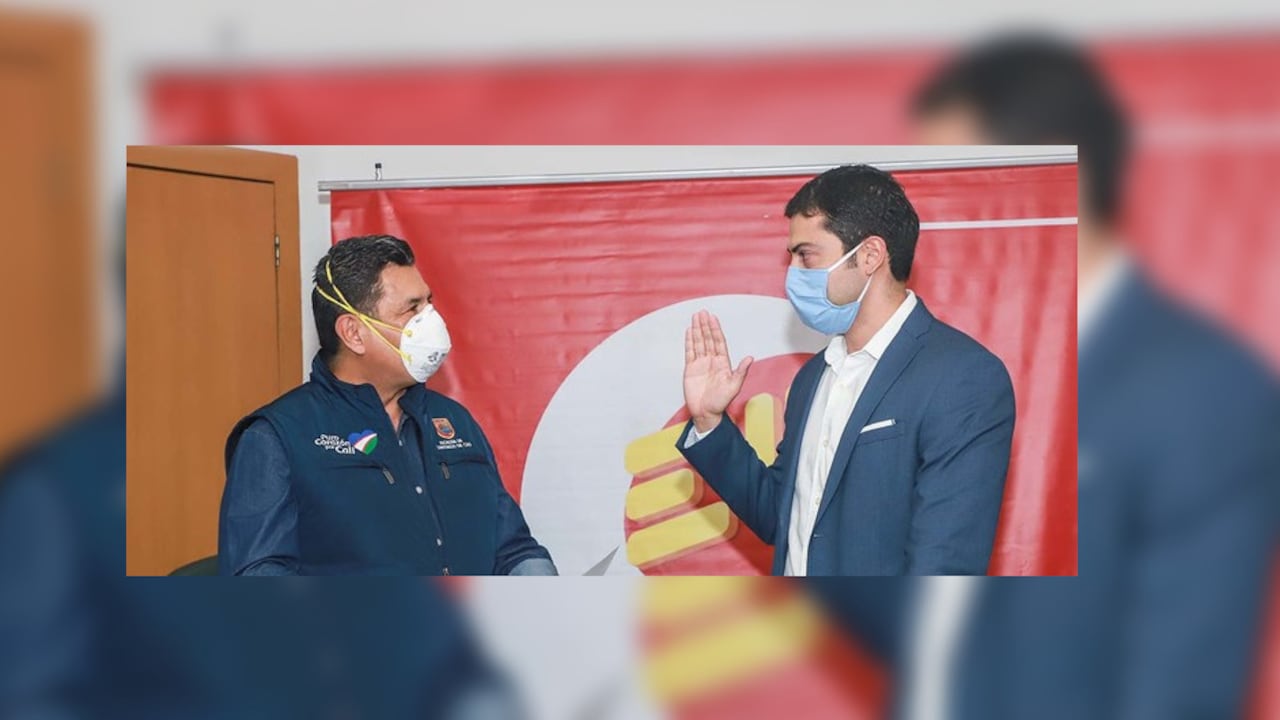 Jorge Iván Ospina, alcalde de Cali, junto a Juan Diego Flórez, gerente de Emcali, el 19 de agosto de 2020, cuando este último se posesionó como gerente de las Empresas Municipales de Cali