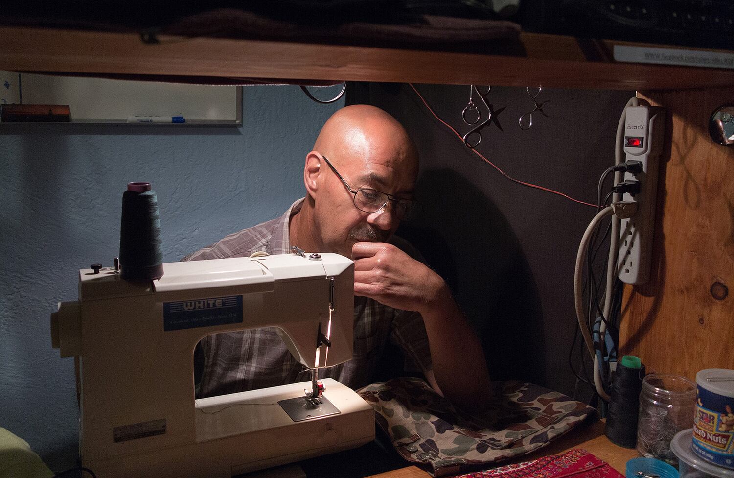 Ganador categoría trabajadores migrante - 'Veteranos deportados' (serie x 5) / Prometeo Rodríguez Lucero (México)