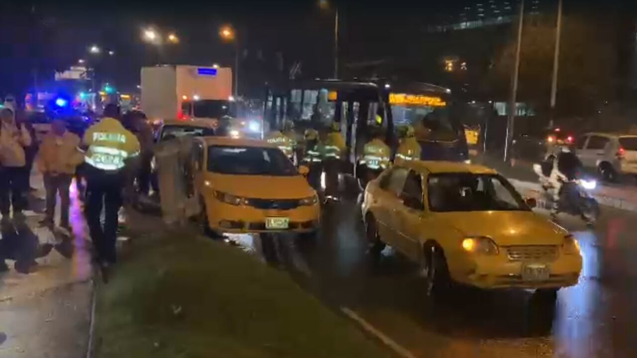 Bloqueo de taxistas en la avenida Cali con calle 26.