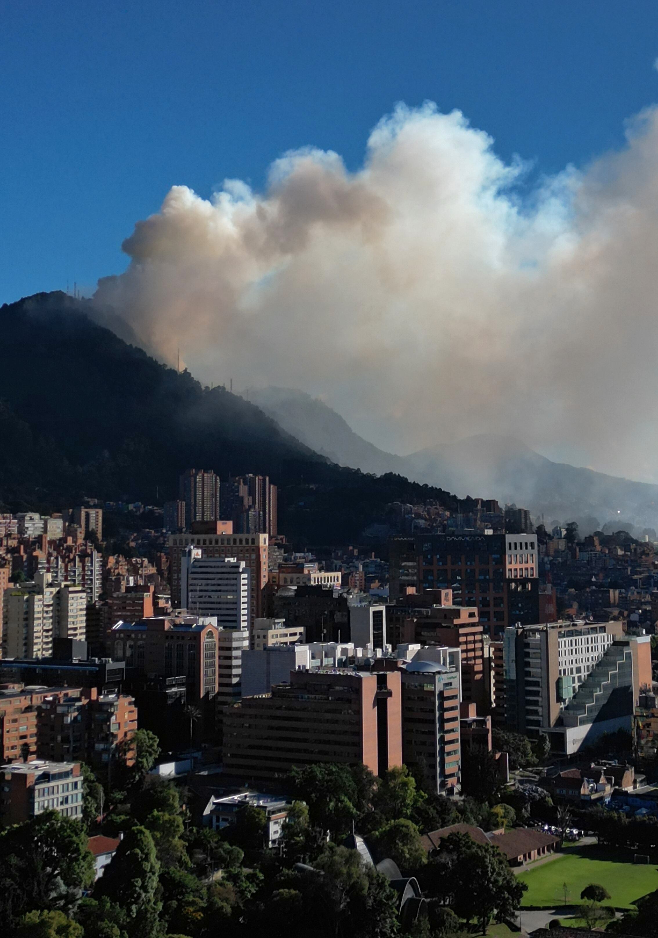 Incendio  forestal en los cerros orientales  de Bogotá. 
Bogota enero 24 del 2023
Foto Guillermo Torres Reina / Semana