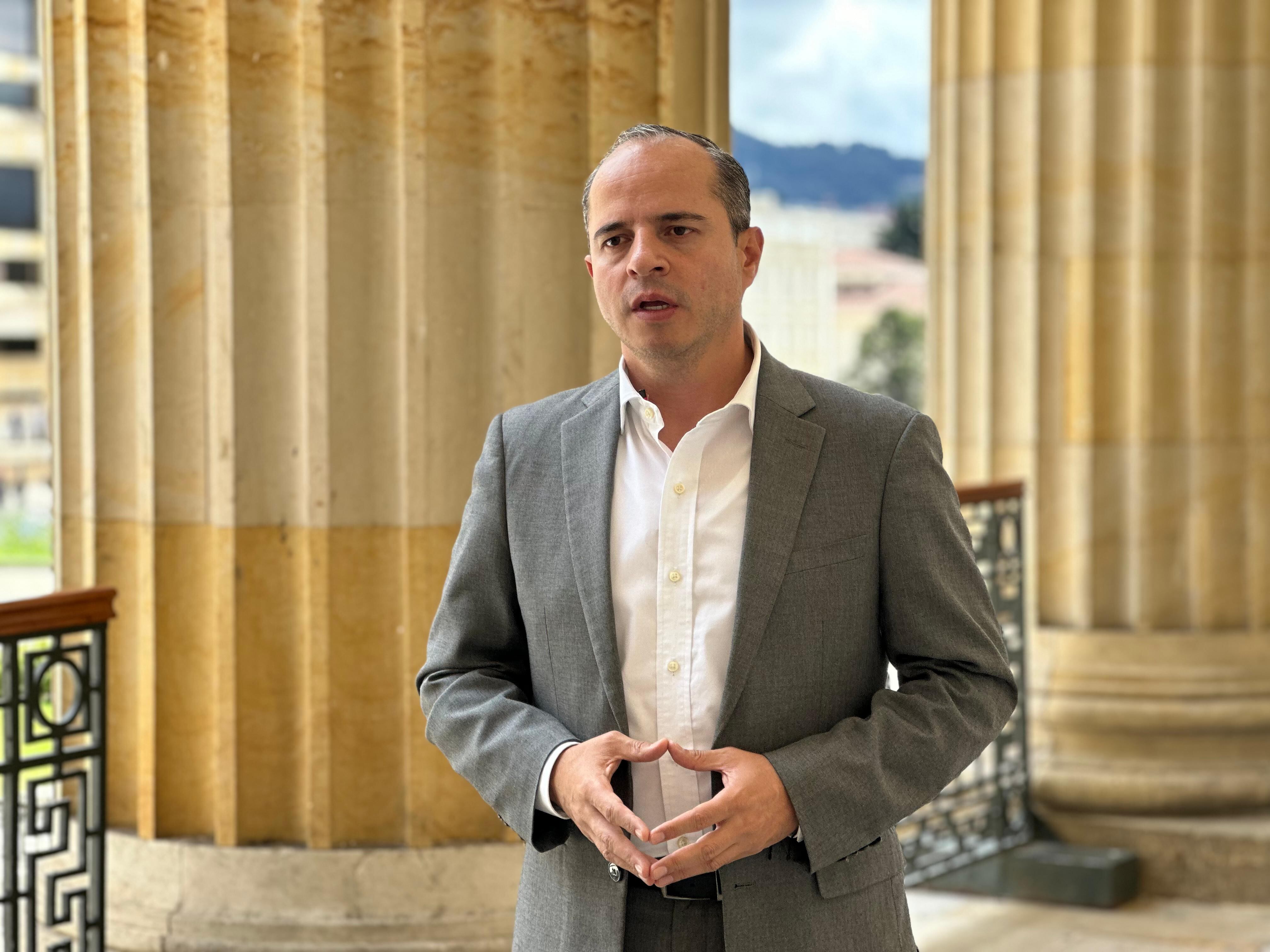 Juan Espinal, representante a la Cámara.