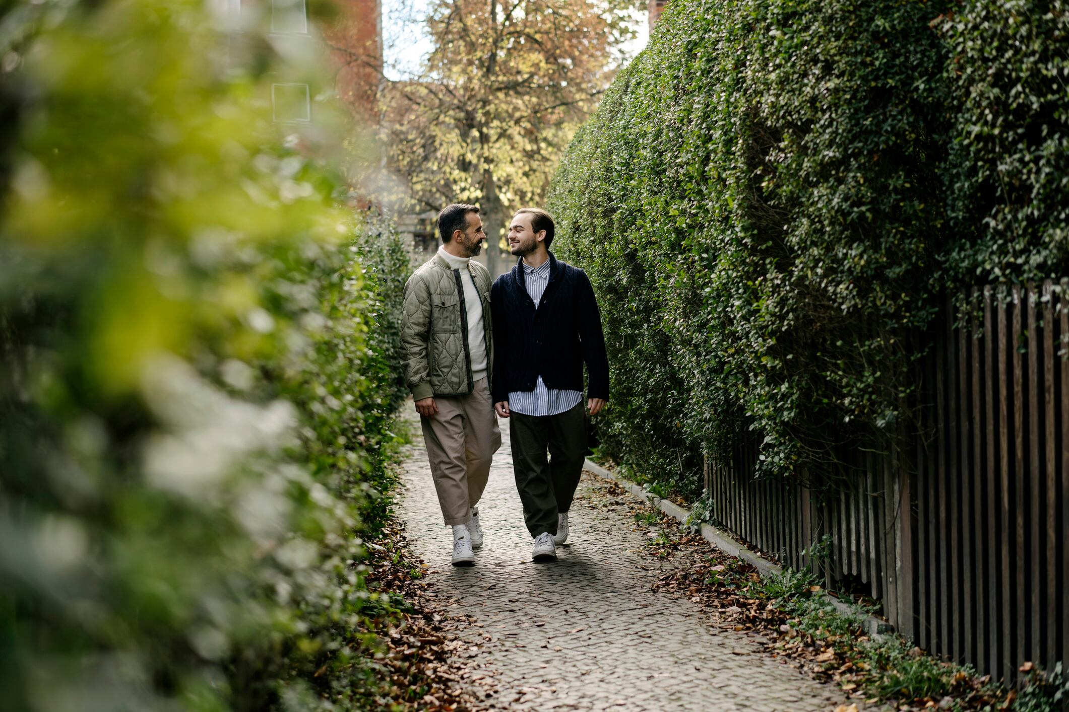 La mayoría de los encuentros se llevan a  cabo en sitios clandestinos y solitarios.