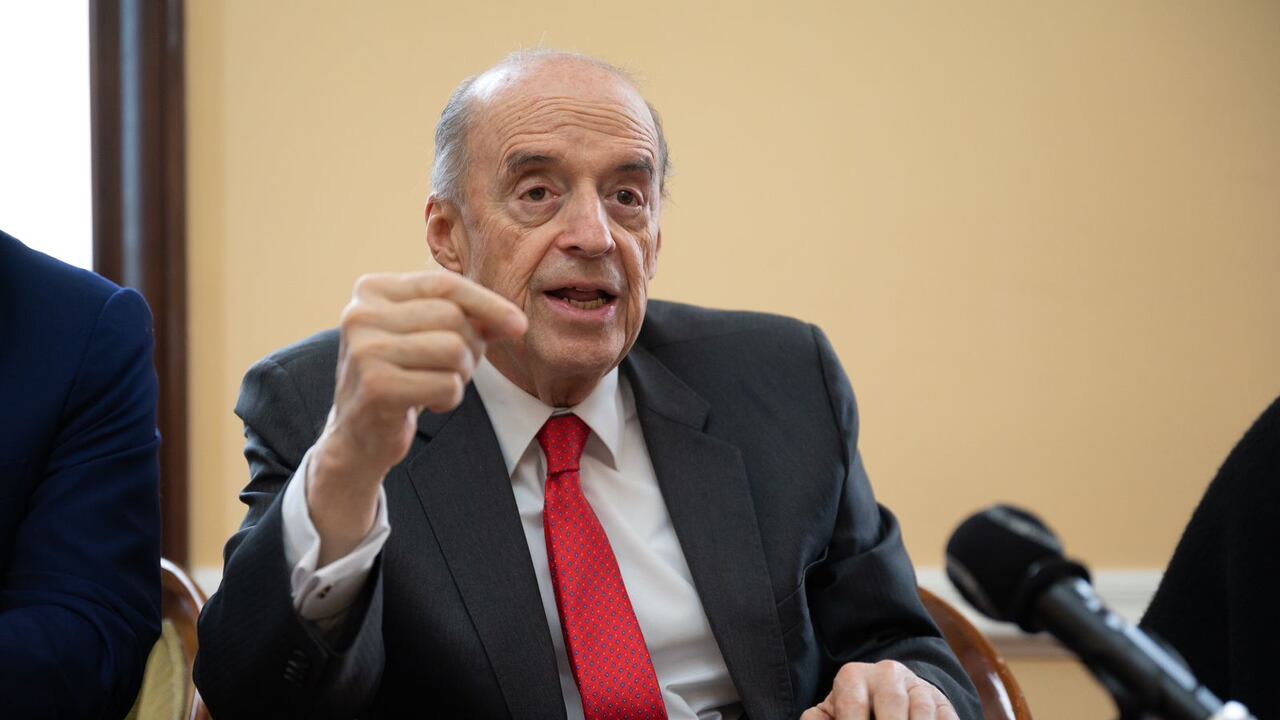 El canciller Álvaro Leyva radicó el proyecto en el Congreso.