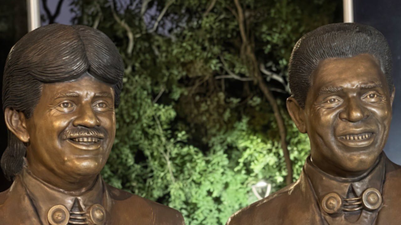 Estatua de Rafael Orozco e Israel Romero en Valledupar.