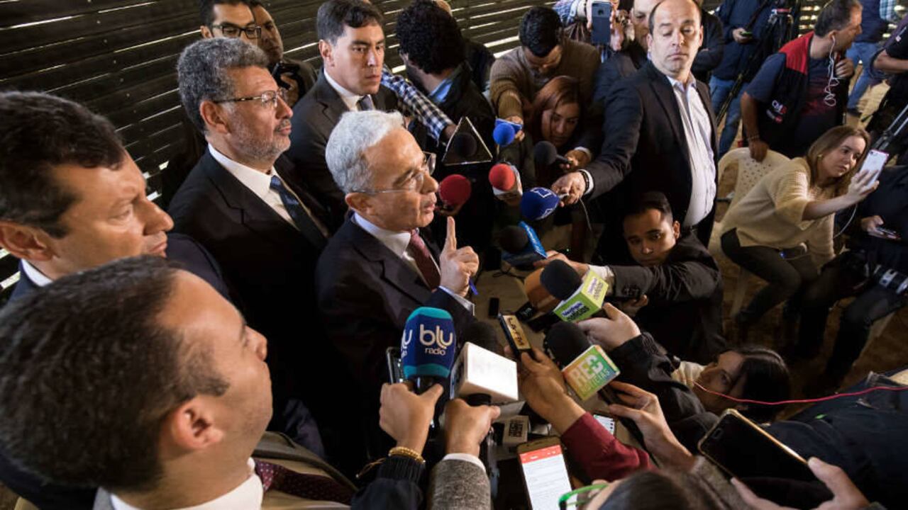 Álvaro Uribe durante la rueda de prensa que concedió en Rionegro