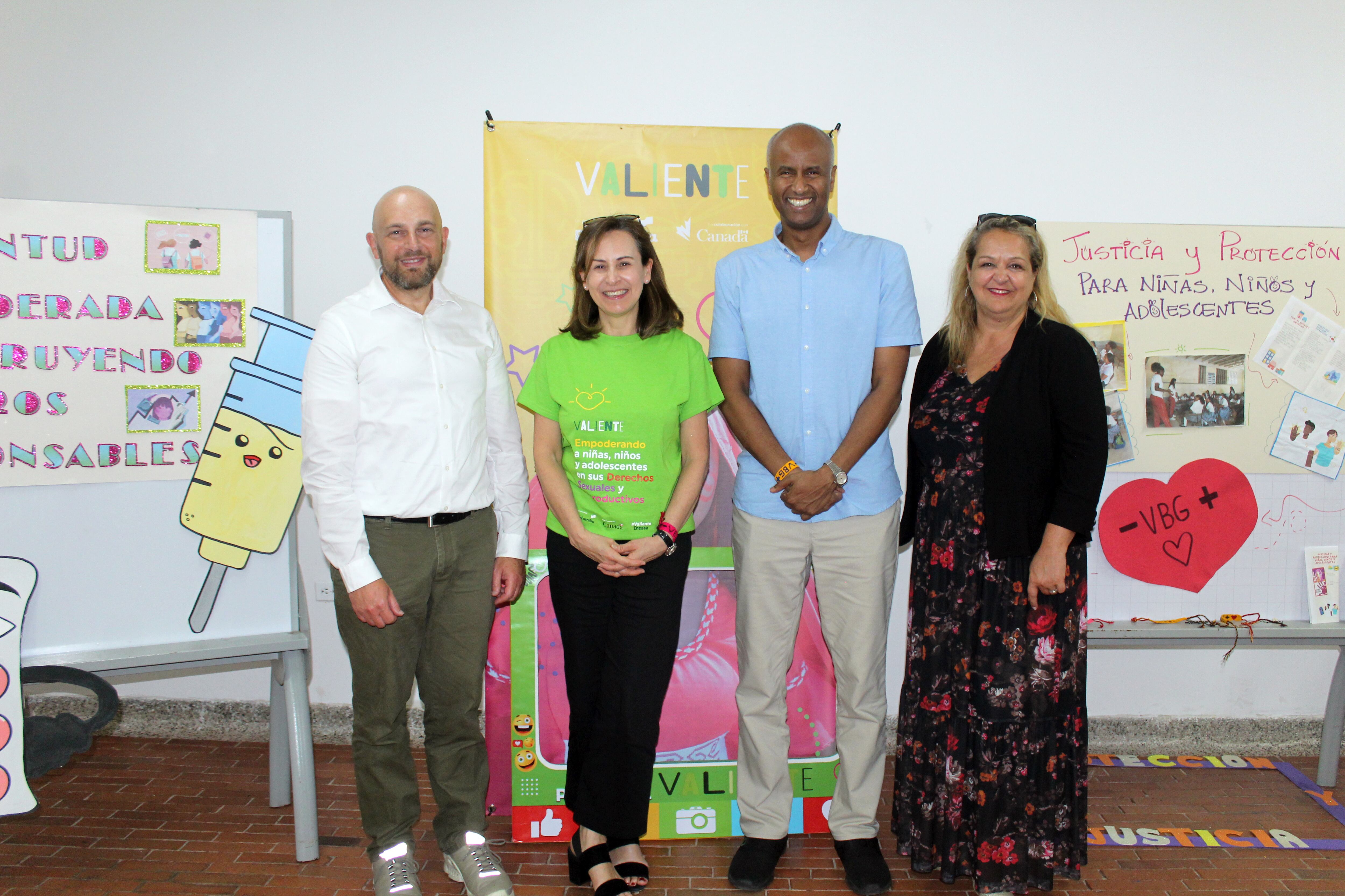 De izquierda a derecha: Glen Linder, Viceministro Adjunto para las Américas del Ministerio de Asuntos Exteriores de Canadá; Marta Royo, Directora Ejecutiva de Profamilia; Ahmed Hussen, Ministro de Desarrollo Internacional de Canadá; y Caroline Albert, Jefa de Cooperación Internacional del Gobierno de Canadá.