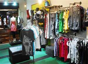 La propagación de marcas de ropa como Arkitect, People, Bronzini, Coqui y Pop Rose, marcas propias de los Almacenes Éxito, dan cuenta del fenómeno.