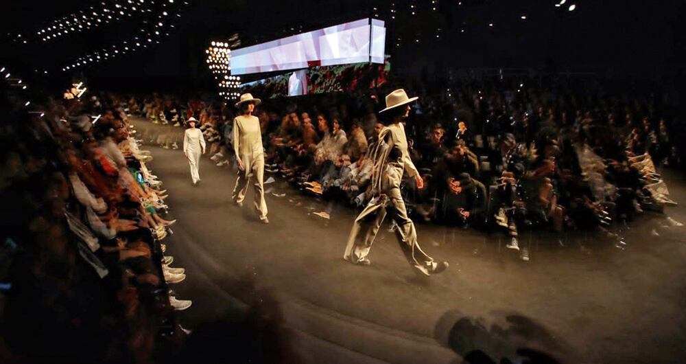 El detal o venta al detalle es un sector económico que engloba a las empresas especializadas en la comercialización masiva de productos o servicios uniformes a grandes cantidades de clientes. 