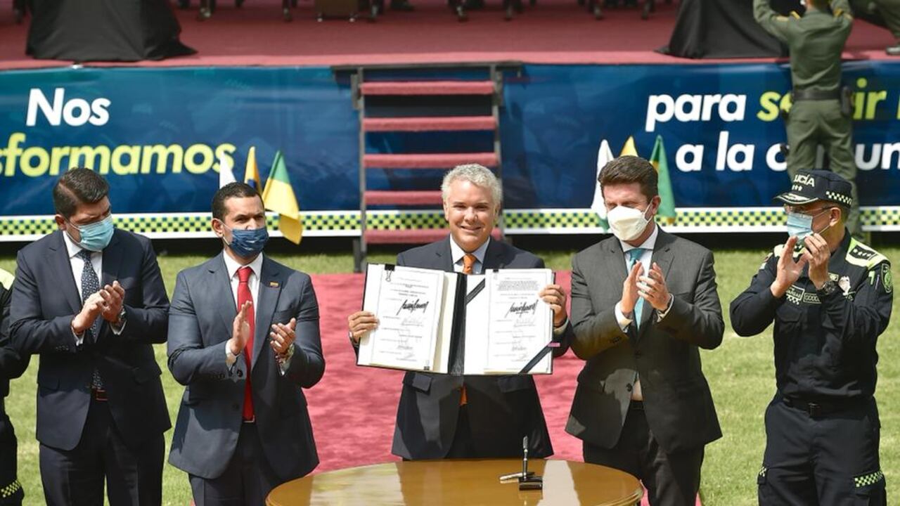 El presidente Iván Duque sancionó el estatuto disciplinario policial