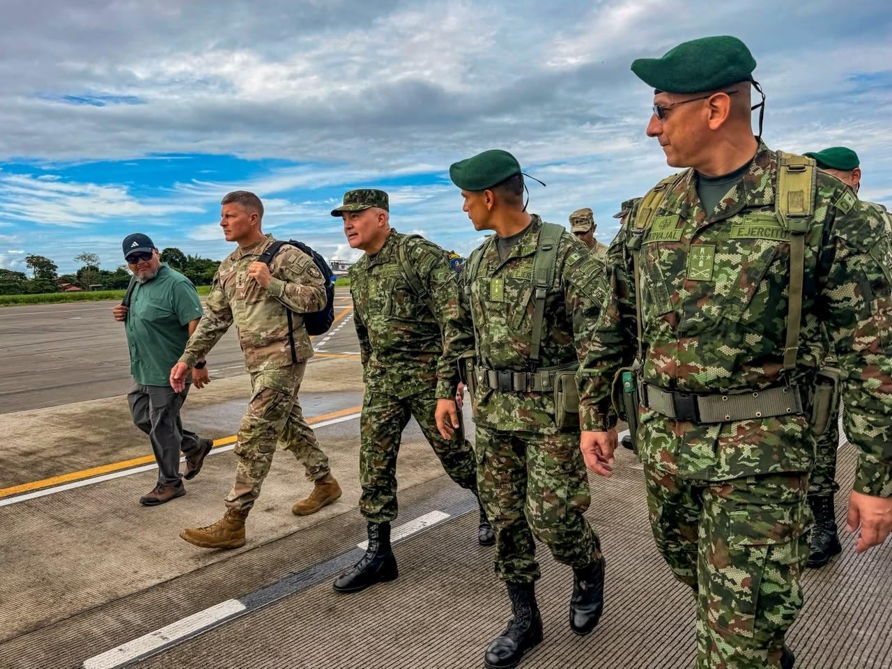 Altos mandos militares de Estados Unidos y Colombia reunidos en el fuerte militar de Tolemaida.