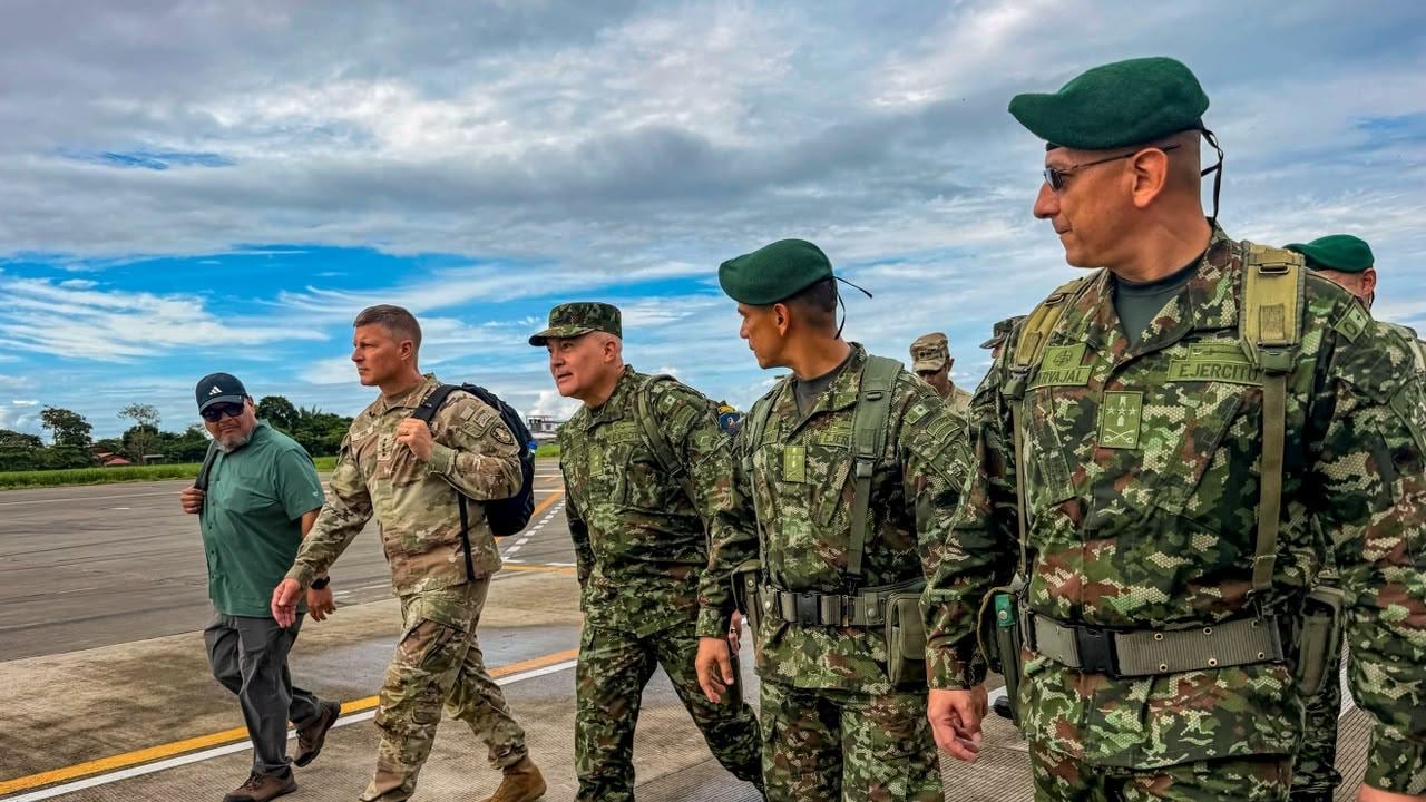 Altos mandos militares de Estados Unidos y Colombia reunidos en el fuerte militar de Tolemaida.