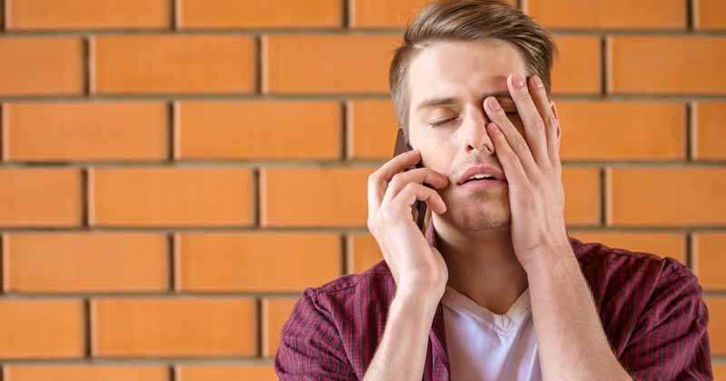 La Ley Dejen de Fregar estableció que los bancos solo pueden llamar a la gente en horario laboral de 7:00 a.m. a 7:00 p.m. entre semana, y de 8:00 a.m. a 3:00 p.m. los sábados. 