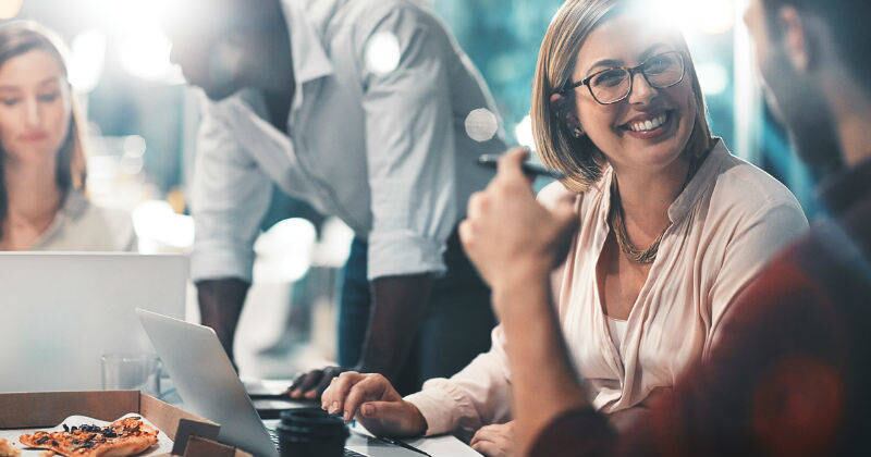 Optimizar el trabajo permite que los colaboradores sean más felices. 