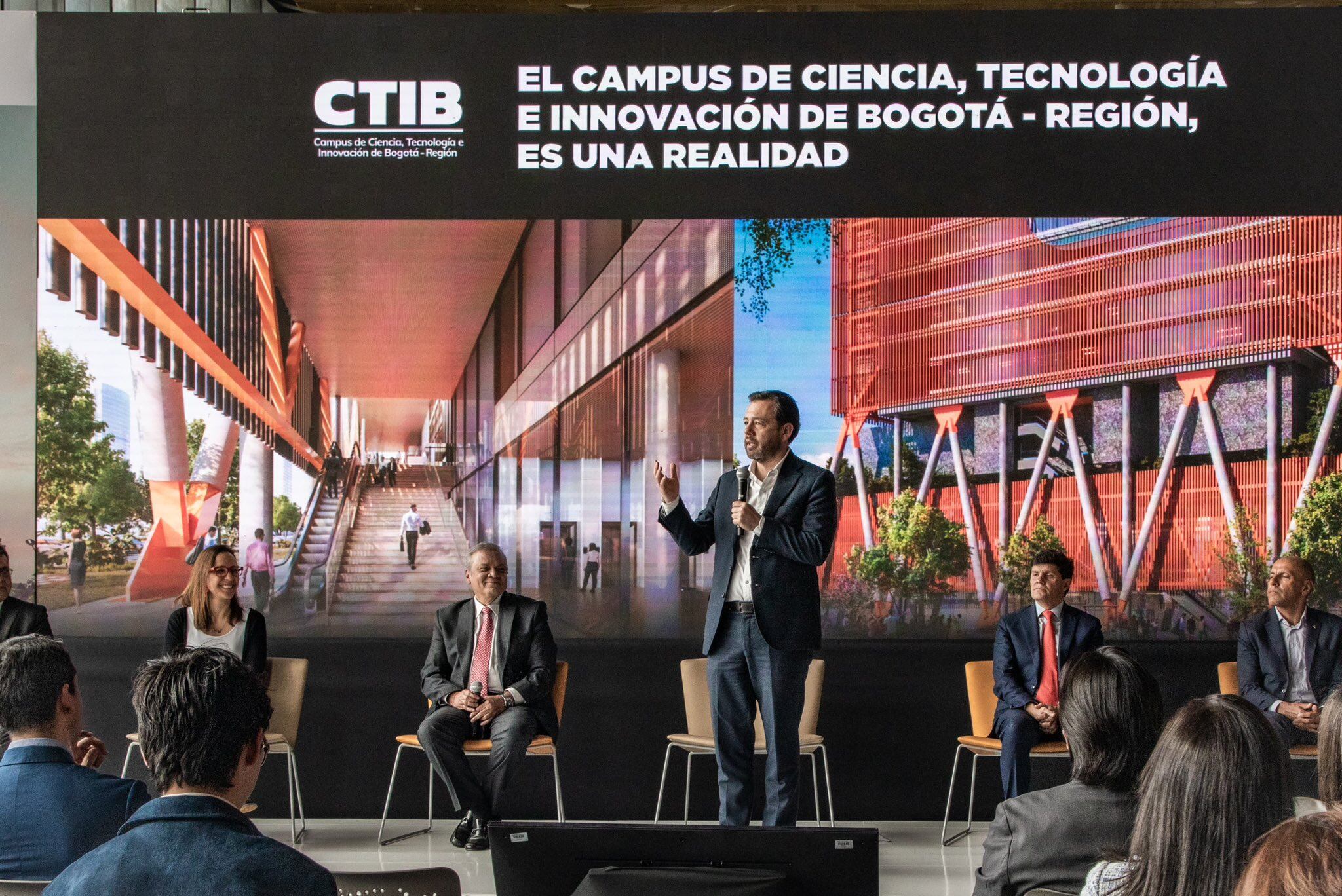 Alcalde Carlos Fernando Galán