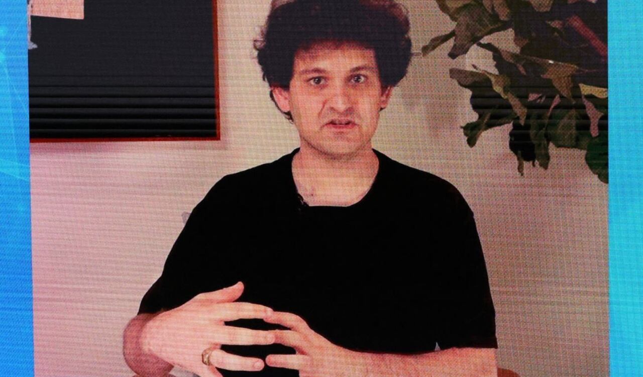 Sam Bankman-Fried, fundador de la quebrada plataforma FTX es acusado por la Bolsa de Valores de Estados Unidos de fraude