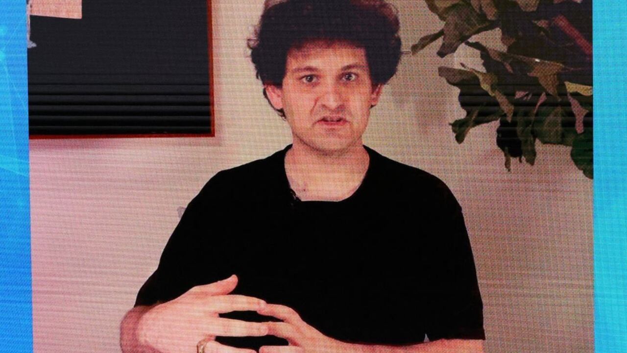 Sam Bankman-Fried, fundador de la quebrada plataforma FTX, es acusado por la Bolsa de Valores de Estados Unidos de fraude