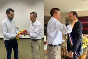 El sastre Luis Abel Delgado confeccionó la banda de alcalde de Carlos Fernando Galán y la de Alejandro Eder.