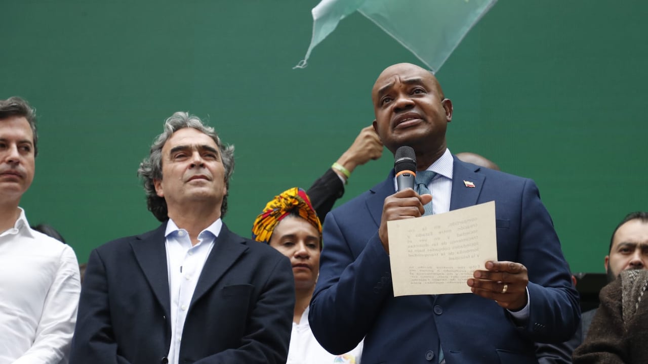 Sergio Fajardo y Luis Gilberto Murillo, oficializaron su aspiración presidencial ante la Registraduría. Foto: Guillermo Torres.