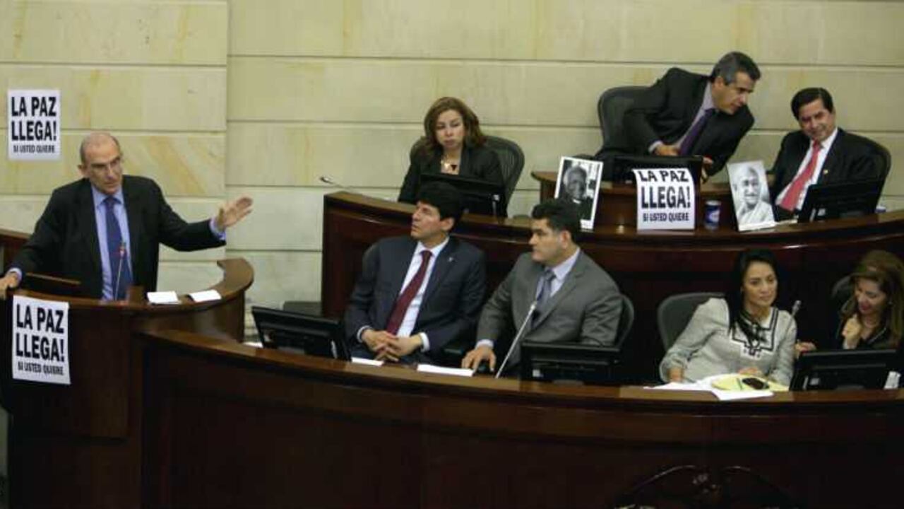 El debate demostró que así haya avances en La Habana, en el capitolio no se han apaciguado los cuestionamientos.