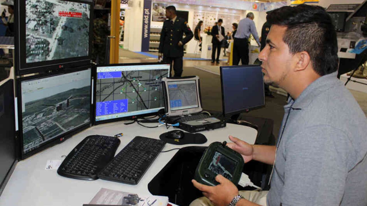 Coldatec cuenta con modernos simuladores de armas, vehículos, aviones y escenarios colombianos, entre otros.