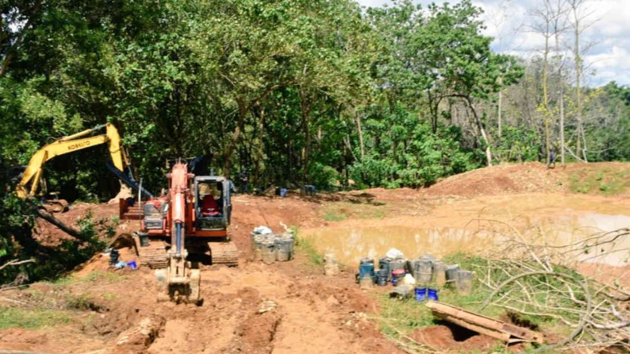 Las minas ubicadas en el zona rural de Cáceres (Antioquia) pertenecían al grupo armado Los Caparros. Foto: Ejército Nacional -Colombia hoy.