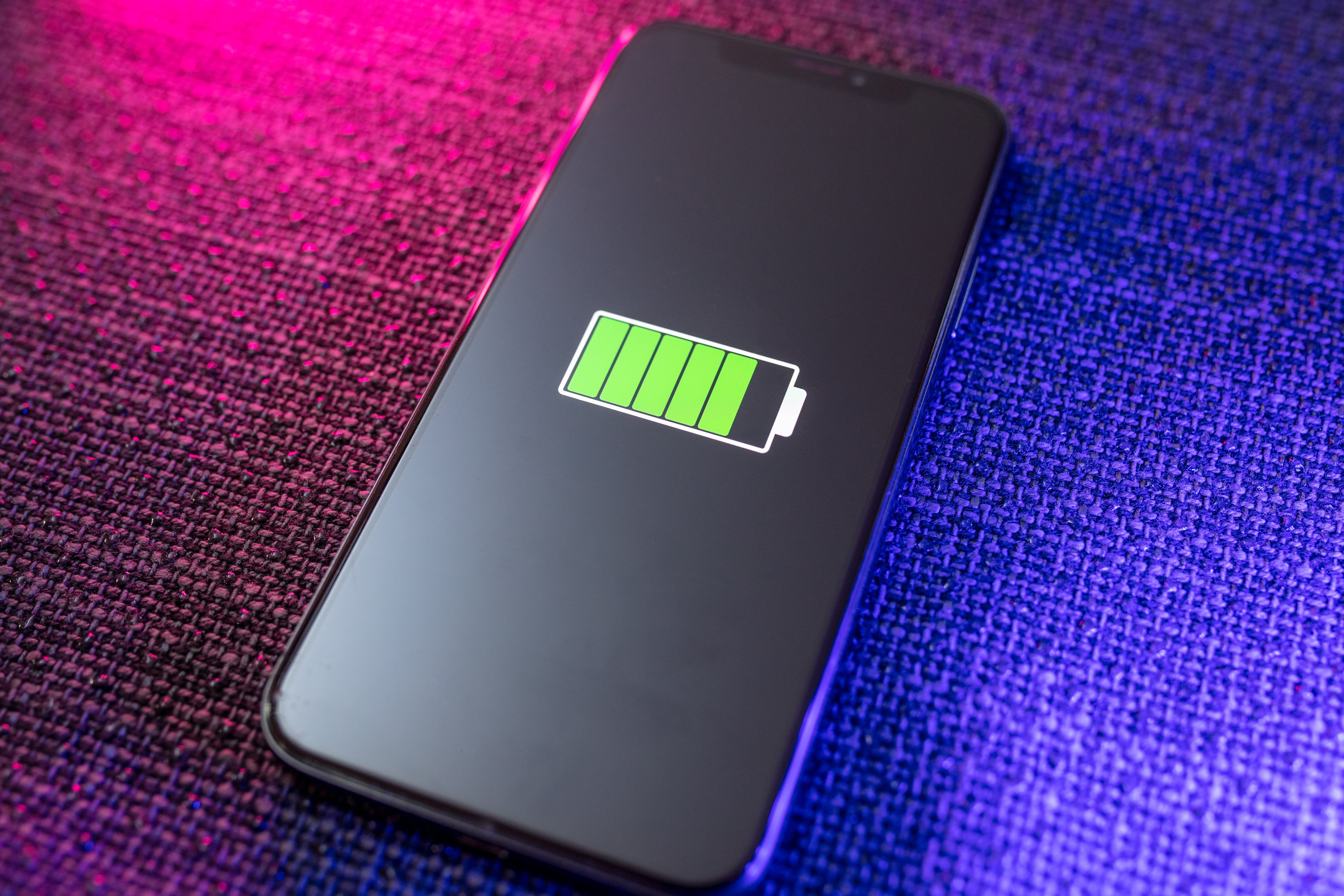 Los malos hábitos pueden afectar la vida útil de la batería del celular.