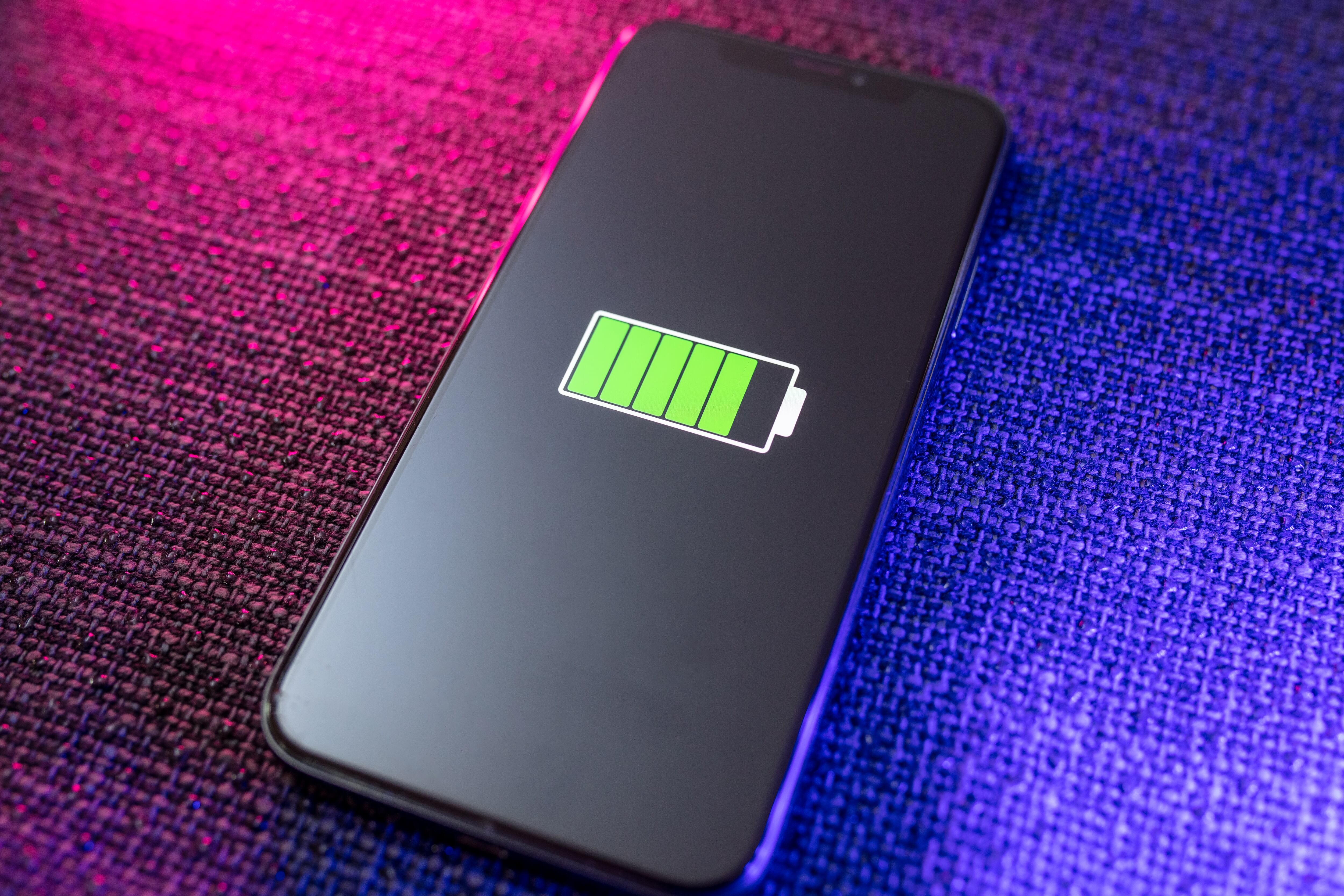 Los malos hábitos pueden afectar la vida útil de la batería del celular.