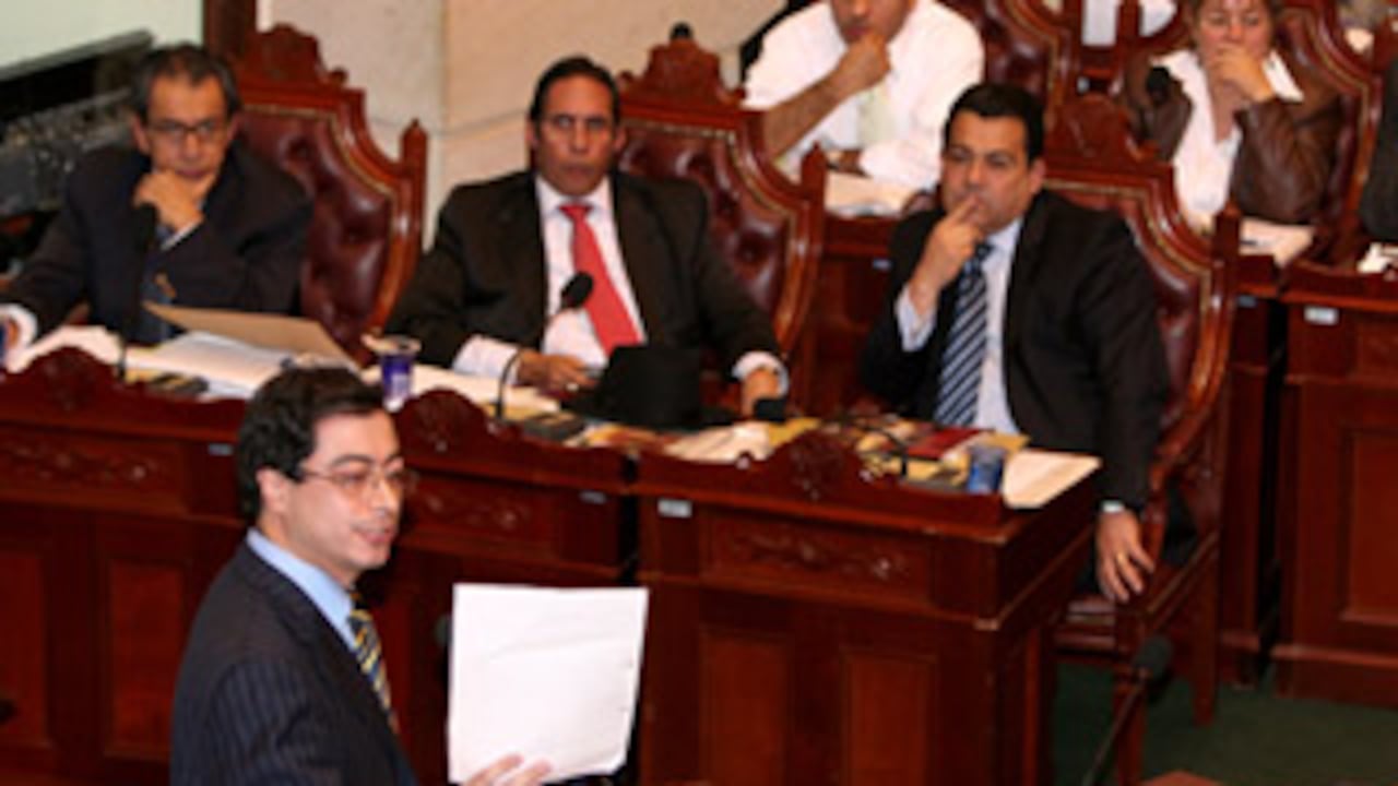 El senador Gustavo Petro es el promotor del debate sobre 'parapolìtica' en Antioquia.