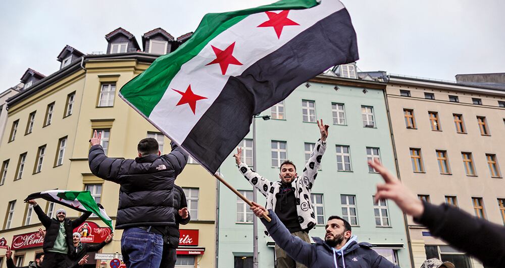 La ciudadanía y las fuerzas rebeldes celebraron el fin de la dictadura de la familia Al Asad en Siria, aunque el futuro es incierto.
