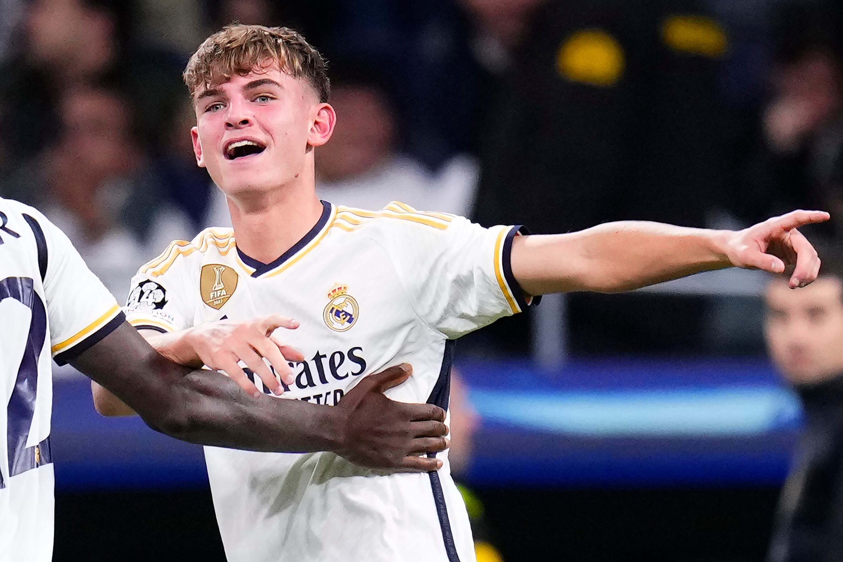 Real Madrid derrotó con autoridad al Napoli y clasificó como primero en su grupo de Champions