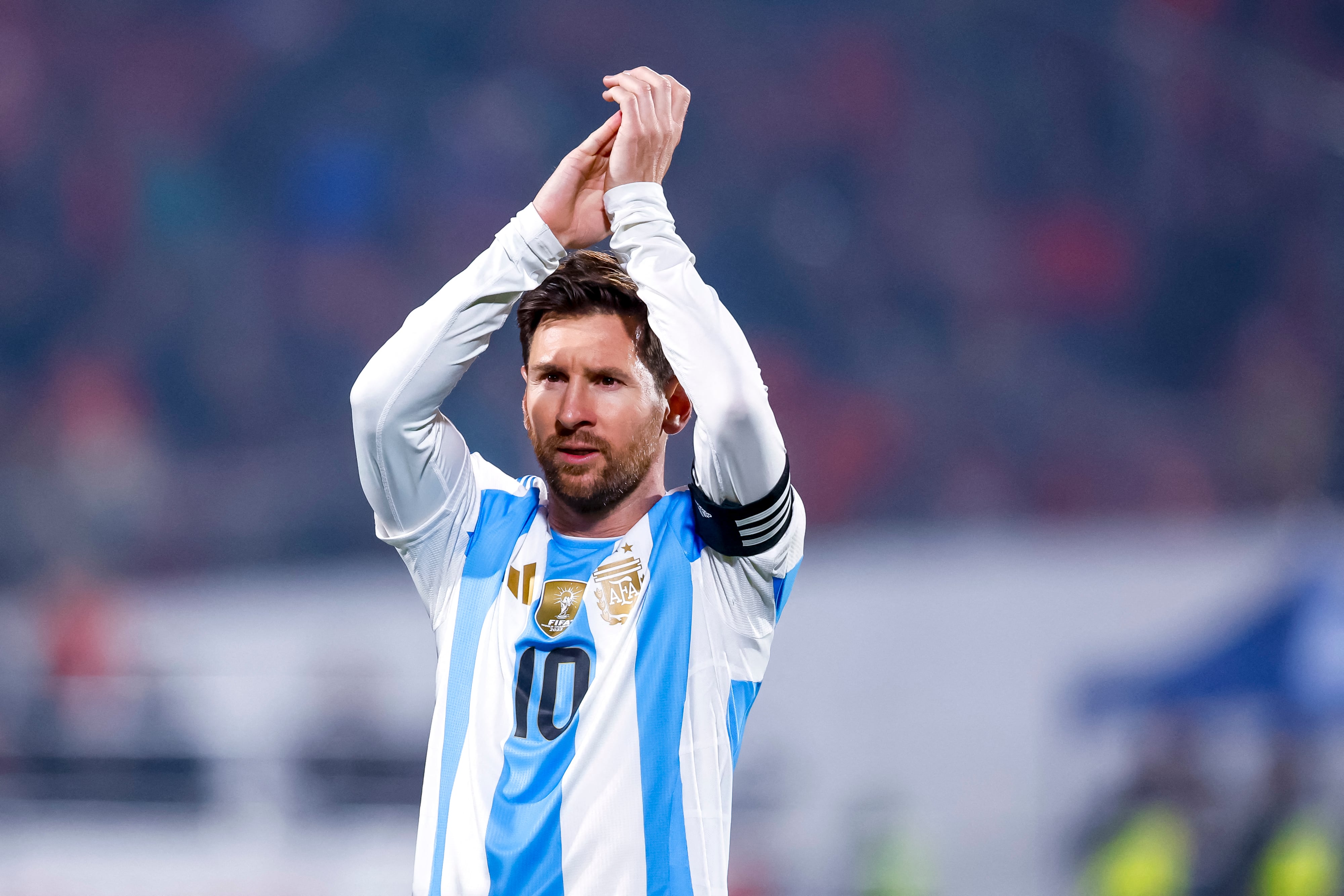 Futbol, Chile vs Argentina.
Clasificatorias al Mundial 2026.
El jugador de la seleccion Argentina Lionel Messi, es fotografiado durante el partido clasificatorio al Mundial 2026 v�lido por la Fecha 15 entre Chile y Argentina disputado en el estadio Nacional de Santiago, Chile.
05/06/2025
Pepe Alvujar/Photosport

Football, Chile vs Argentina.
2026 World Cup Qualifiers.
Argentina�s player Lionel Messi, is pictured during the match a 2026 World Cup qualifier, Matchday 15, between Chile and Argentina at the National Stadium in Santiago, Chile.
05/06/2025
Pepe Alvujar/Photosport (Photo by PEPE ALVUJAR/PHOTOSPORT / Photosport via AFP)