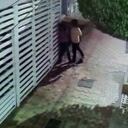 El joven recibió múltiples golpes en la cara.