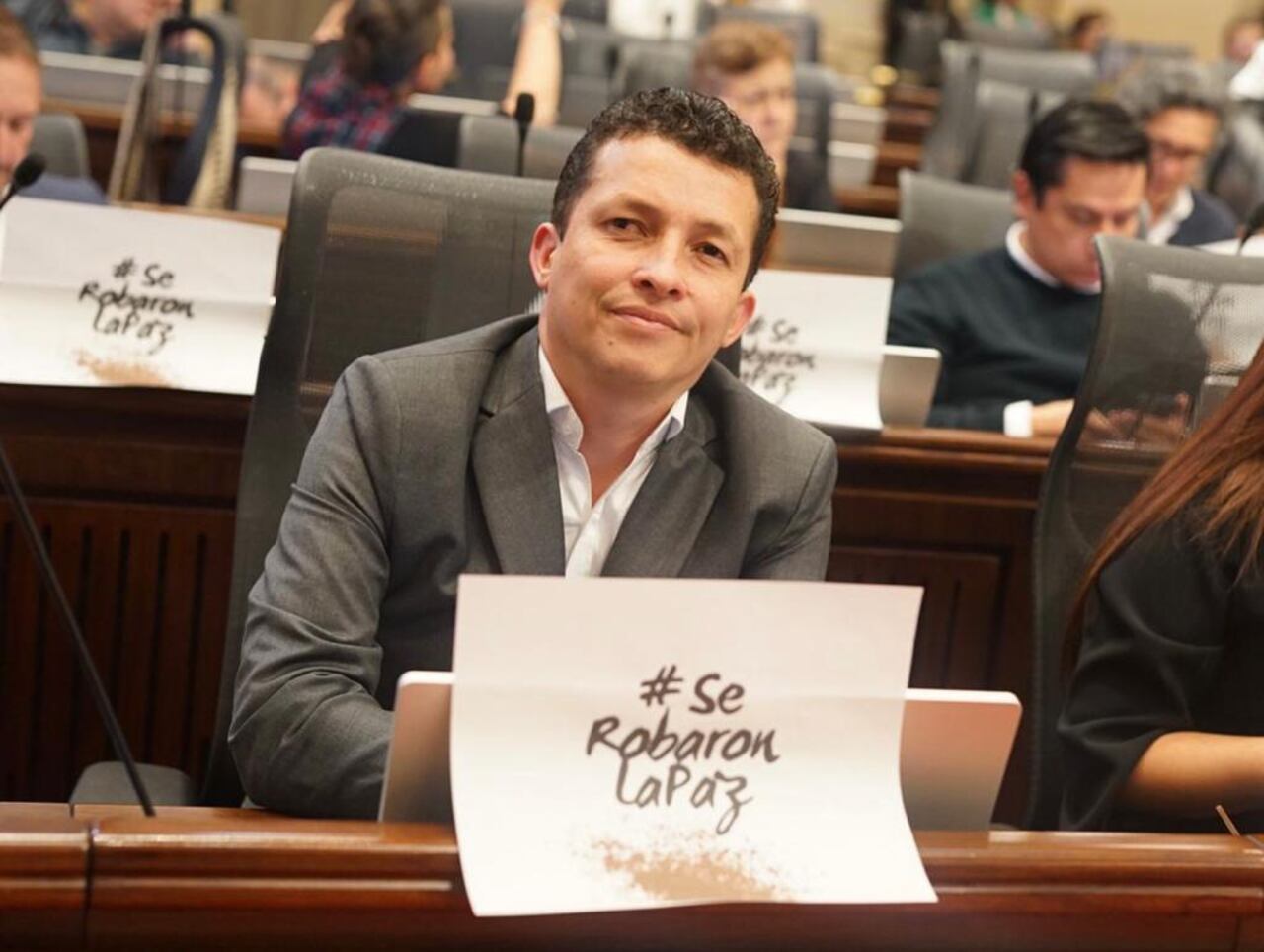 El representante Alejandro Toro buscará apoyo de eurodiputados para financiación del diálogo con el ELN.