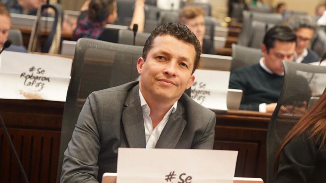 El representante Alejandro Toro buscará apoyo de eurodiputados para financiación del diálogo con el ELN.