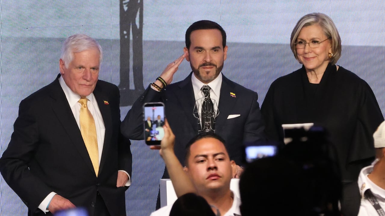 Abelardo De La Espriella y la familia de Miguel Uribe Turbay.