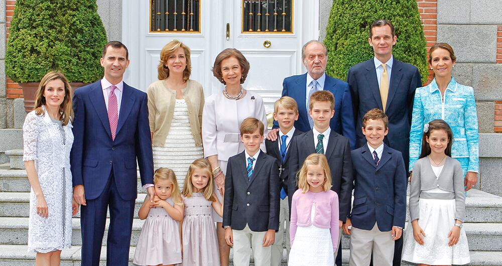  El rey Felipe VI le quitó el ducado de Palma a Cristina e Iñaki y los relevó de todas las funciones reales para distanciar su reinado de los escándalos de su familia. 