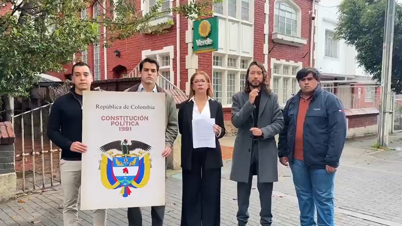 Militantes del Partido Verde se niegan a apoyar a Iván Cepeda.