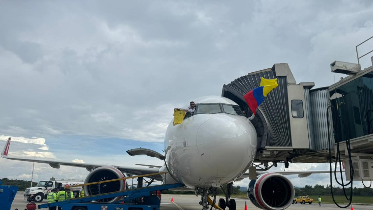 La Aeronáutica Civil evalúa solicitudes para habilitar cerca de 30 nuevas rutas aéreas nacionales e internacionales presentadas por varias aerolíneas.