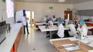 La universidad cuenta con diferentes programas académicos que abordan el compromiso ambiental desde su área de conocimiento.