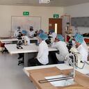 La universidad cuenta con diferentes programas académicos que abordan el compromiso ambiental desde su área de conocimiento.