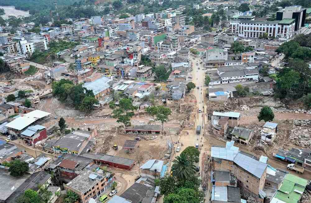 Así quedó Mocoa vista desde el aire el martes 4 de abril de 2017, luego que la noche del 31 de marzo una avalancha provocada por el desbordamiento de tres ríos (el Mocoa, Mulato y Sangoyaco), arrasó con todo lo que encontró a su paso. Hasta el momento la cifra de muertos se eleva a  por lo menos 280 victimas, entre ellas 144 niños. Foto: Carlos Julio Martínez / Enviado Especial de Semana