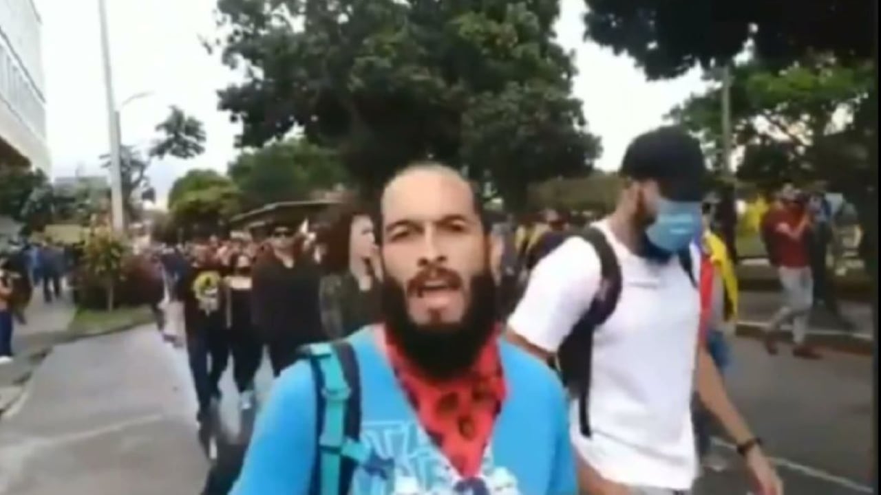 Lucas Villa marcha en Pereira