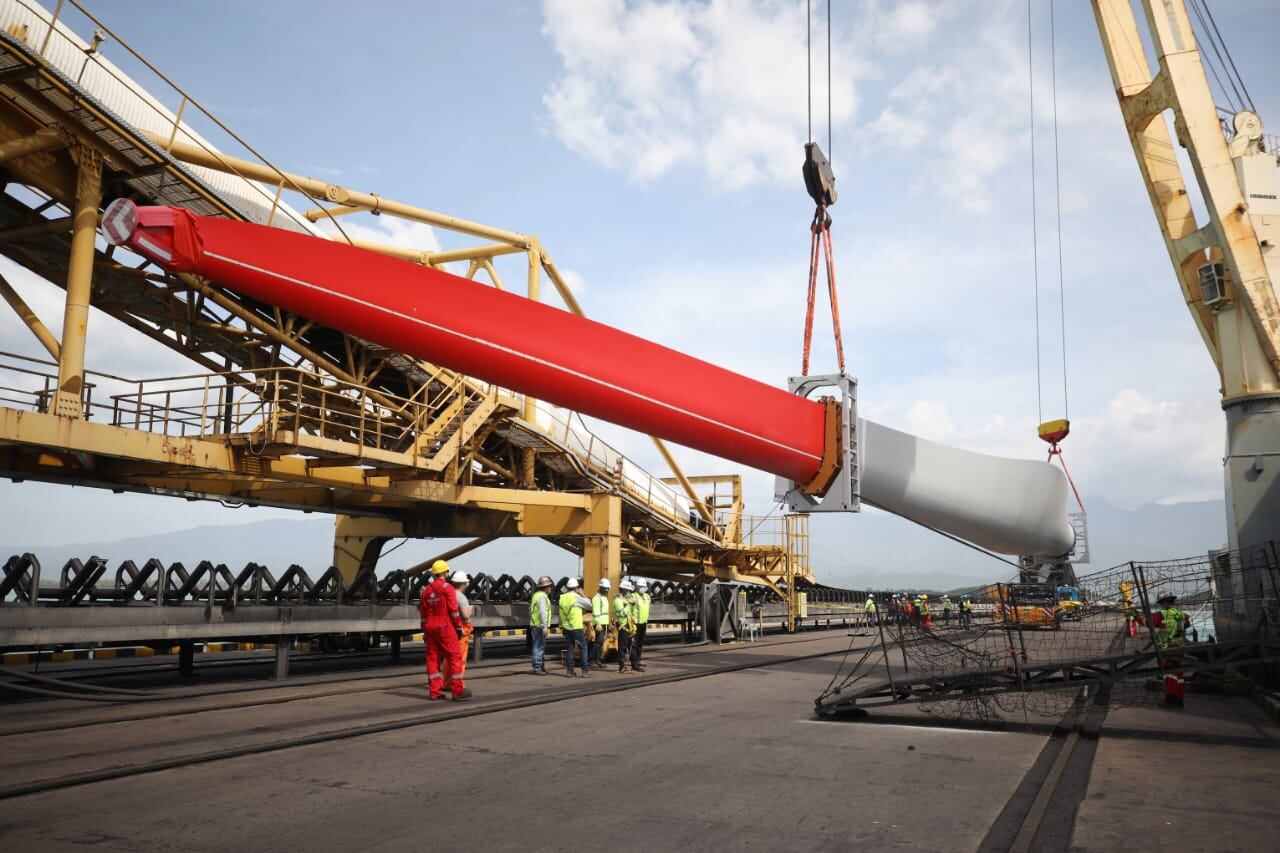 Llegada de las primeras turbinas eólicas del país