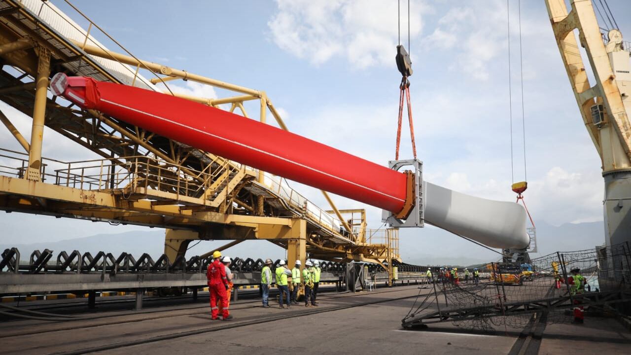Llegada de las primeras turbinas eólicas del país