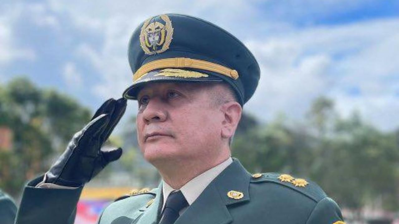 Investigan al general Olveiro Pérez Mahecha, jefe de Planeación y Políticas del Ejército por usar, al parecer, personal militar para trabajos domésticos.