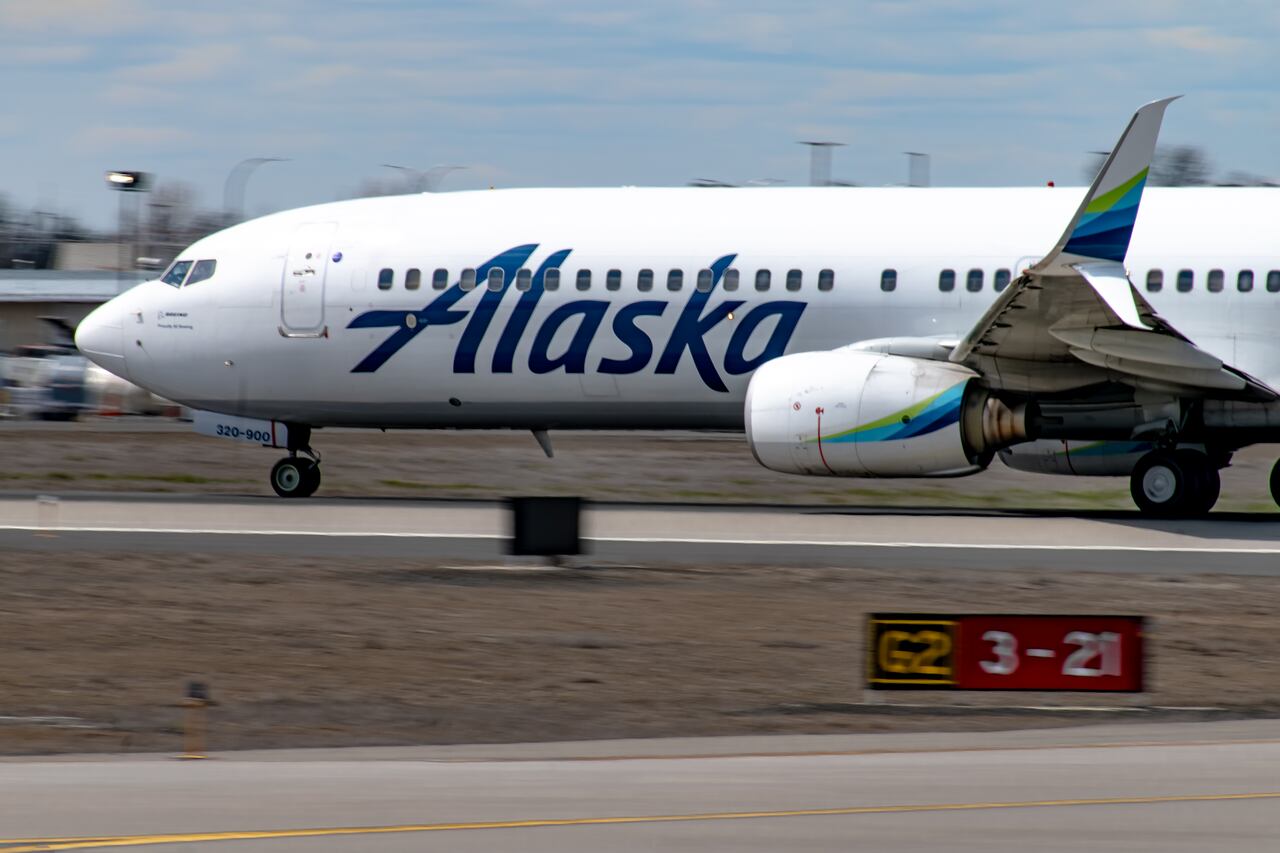 Alaska Airlines emite una advertencia de interrupción que duró alrededor de 3 horas. No son claras las causas del incidente.