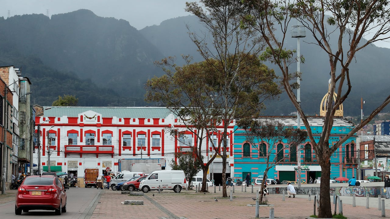 La iglesia se ubica en los alrededores de la Plaza España, en Bogotá.