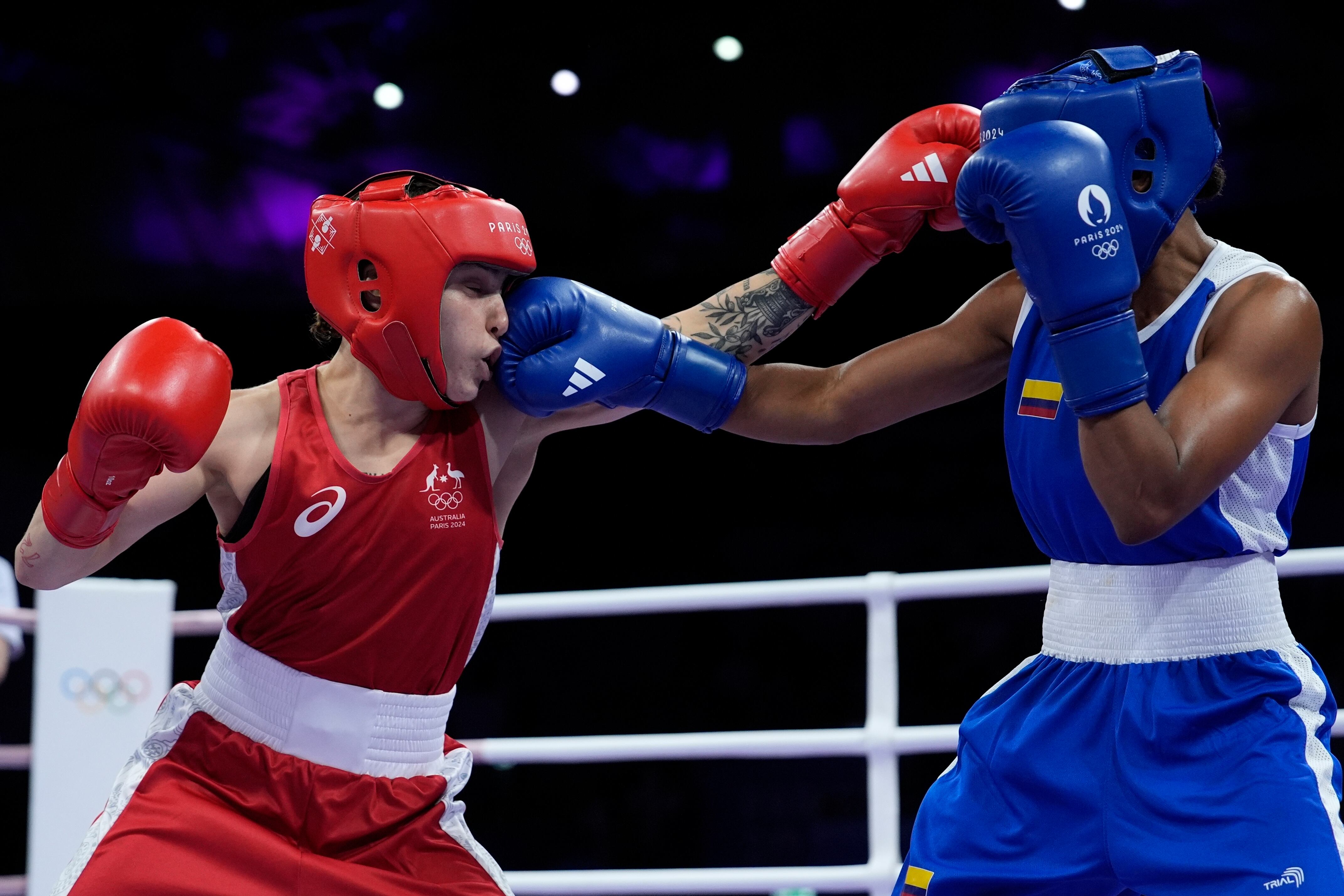 Australia's Monique Suraci, left, fights Colombia's Ingrit Valencia in their women's 50kg preliminary boxing match at the 2024 Summer Olympics, Thursday, Aug. 1, 2024, in Paris, France. (AP Photo/John Locher)