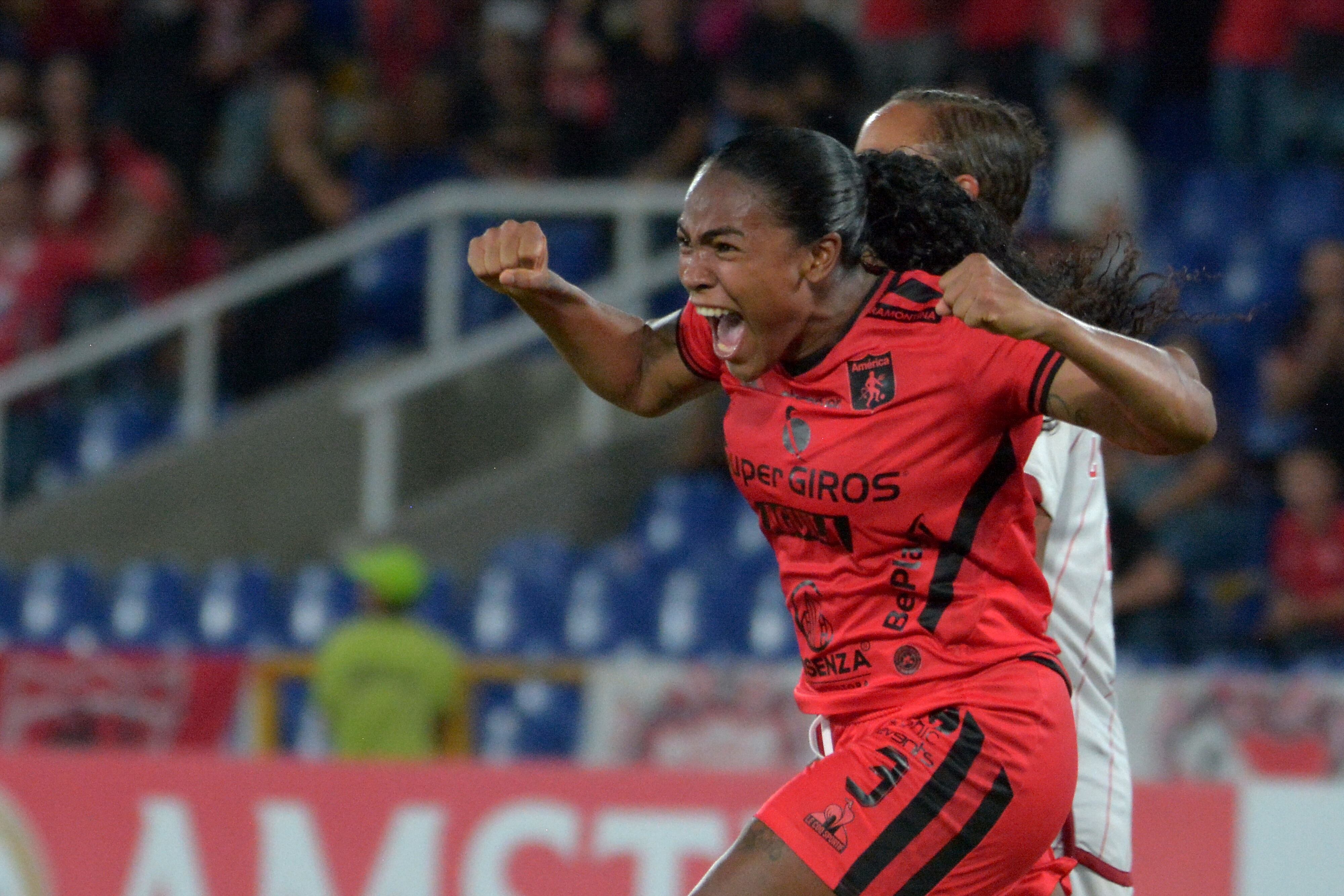 América pierde 4 a 2 contra el Internacional de Porto Alegre, en la Copa Libertadores Femenino. Tristeza de jugadoras del América de Cali ante la derrota.
