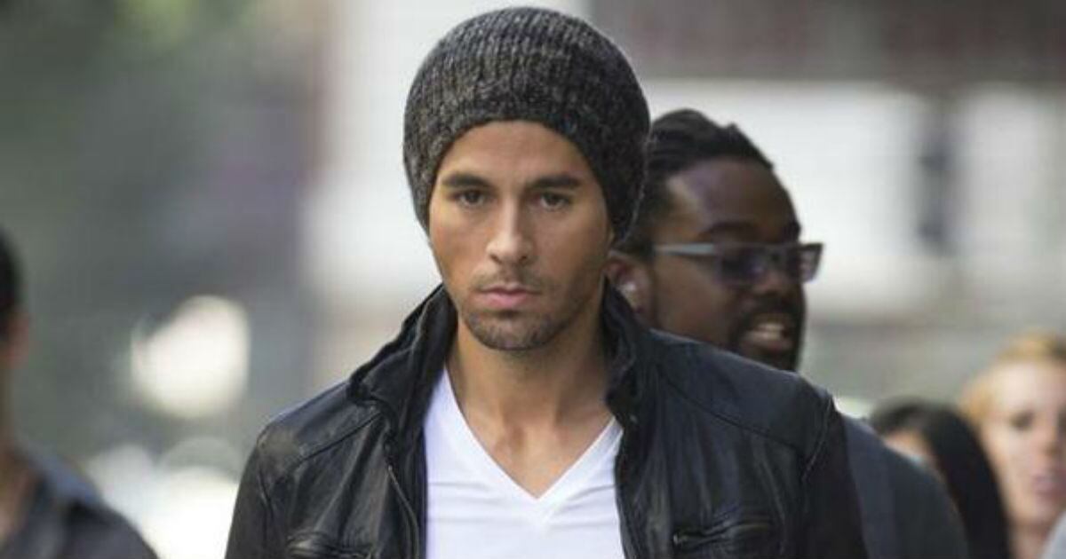 El cantante Enrique Iglesias es uno de los hijos de Isabel Preysler con Julio Iglesias.